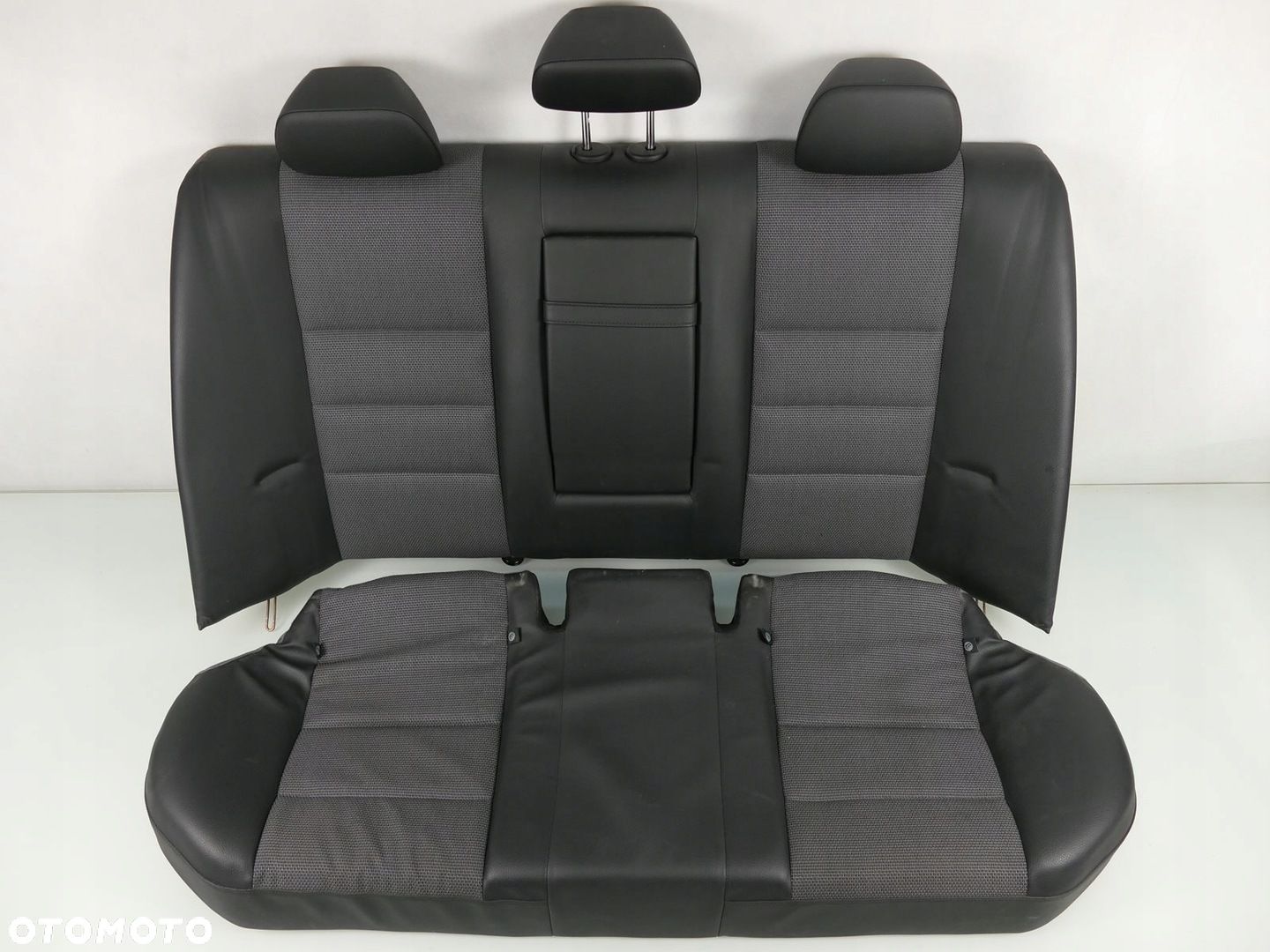 MERCEDES W204 C SEDAN KANAPA TYŁ TYLNA PÓŁ SKÓRA - 1