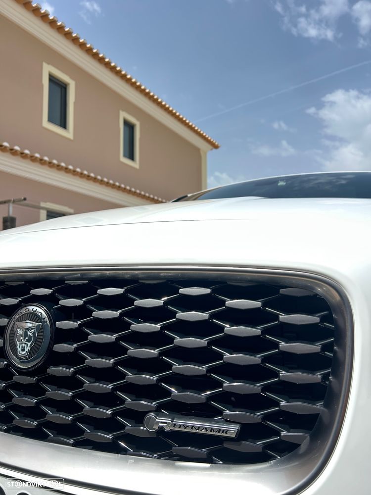 Jaguar E-Pace 1.5 P300e R-Dynamic S AWD Aut. - 11