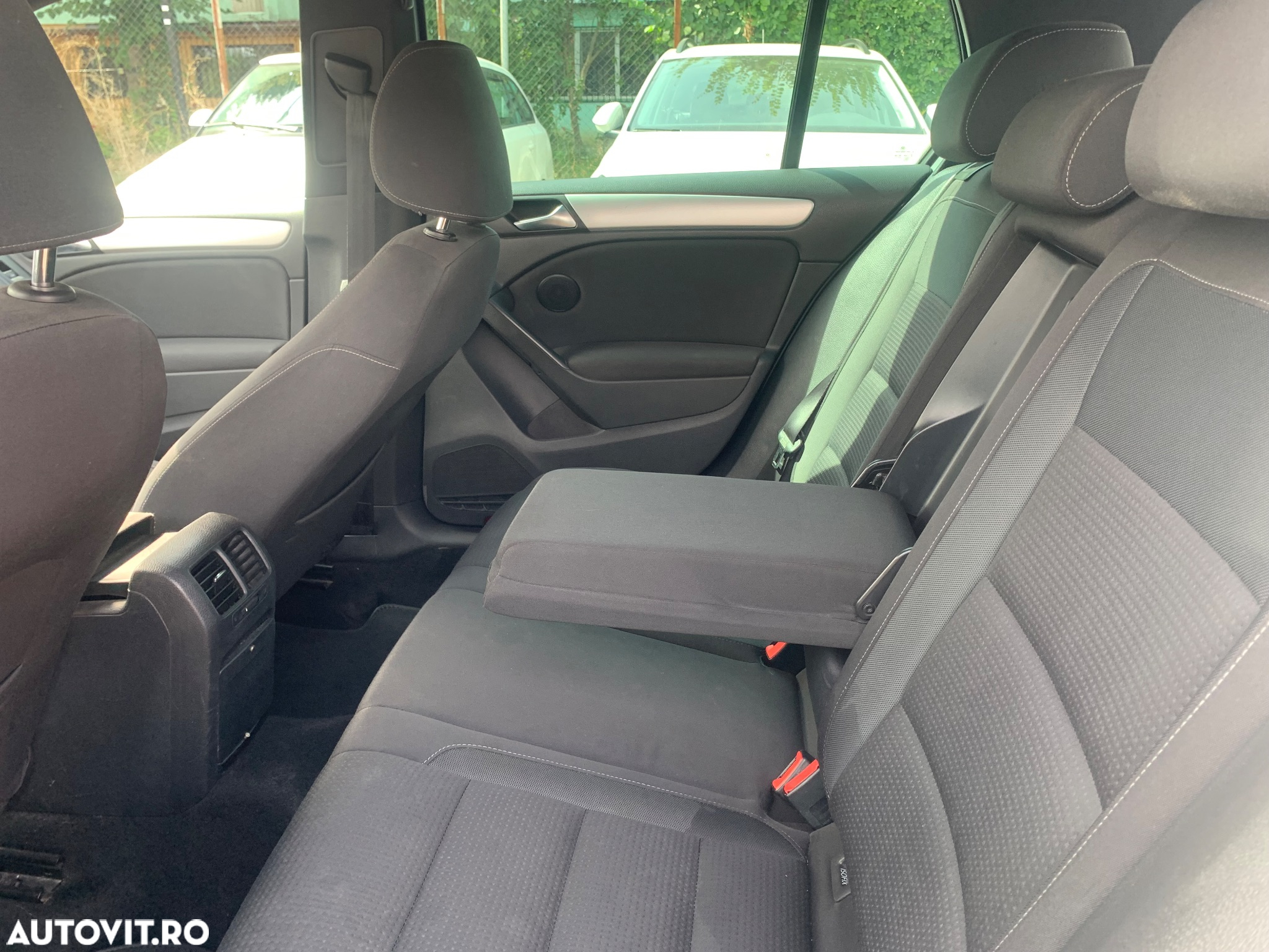Volkswagen Golf - 24