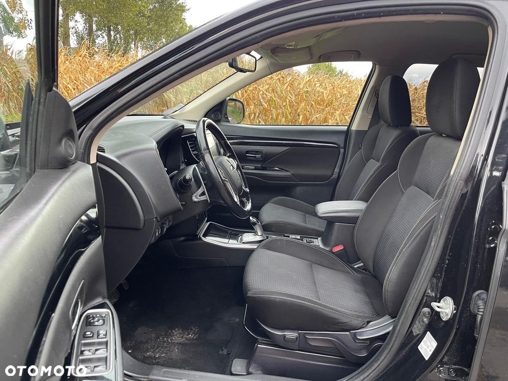 Mitsubishi Outlander 2.4 4WD Diamant+ - 23