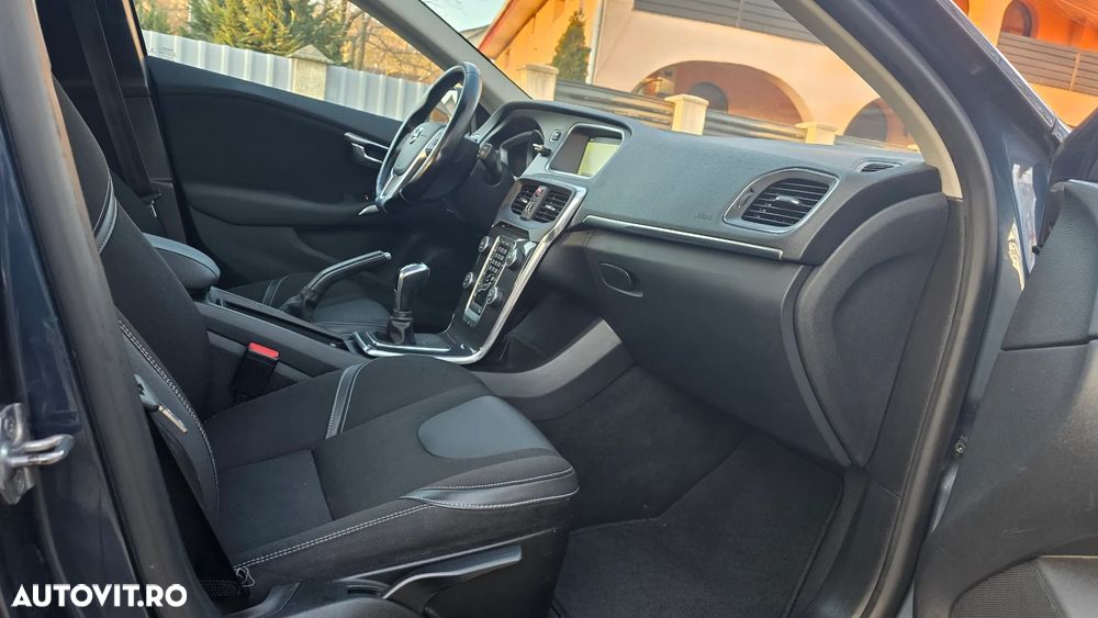 Volvo V40 D2 Kinetic - 13