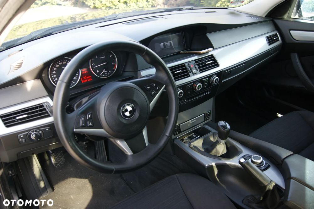 BMW Seria 5 525d Edition Sport - 14