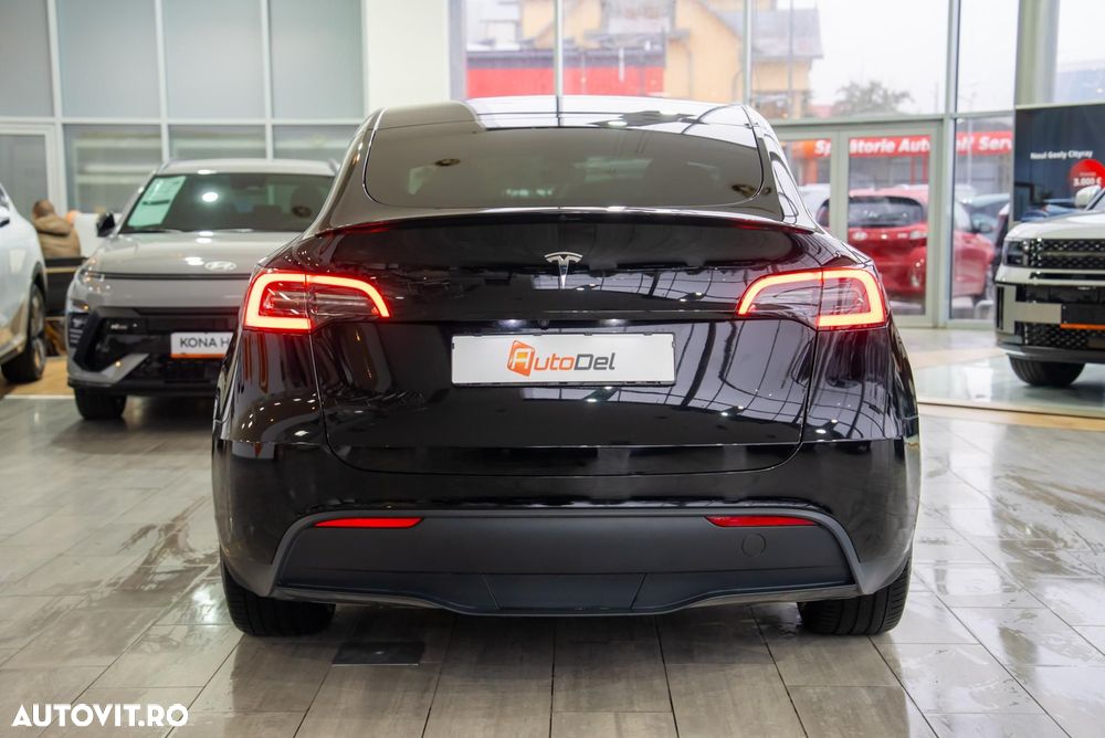 Tesla Model Y - 9