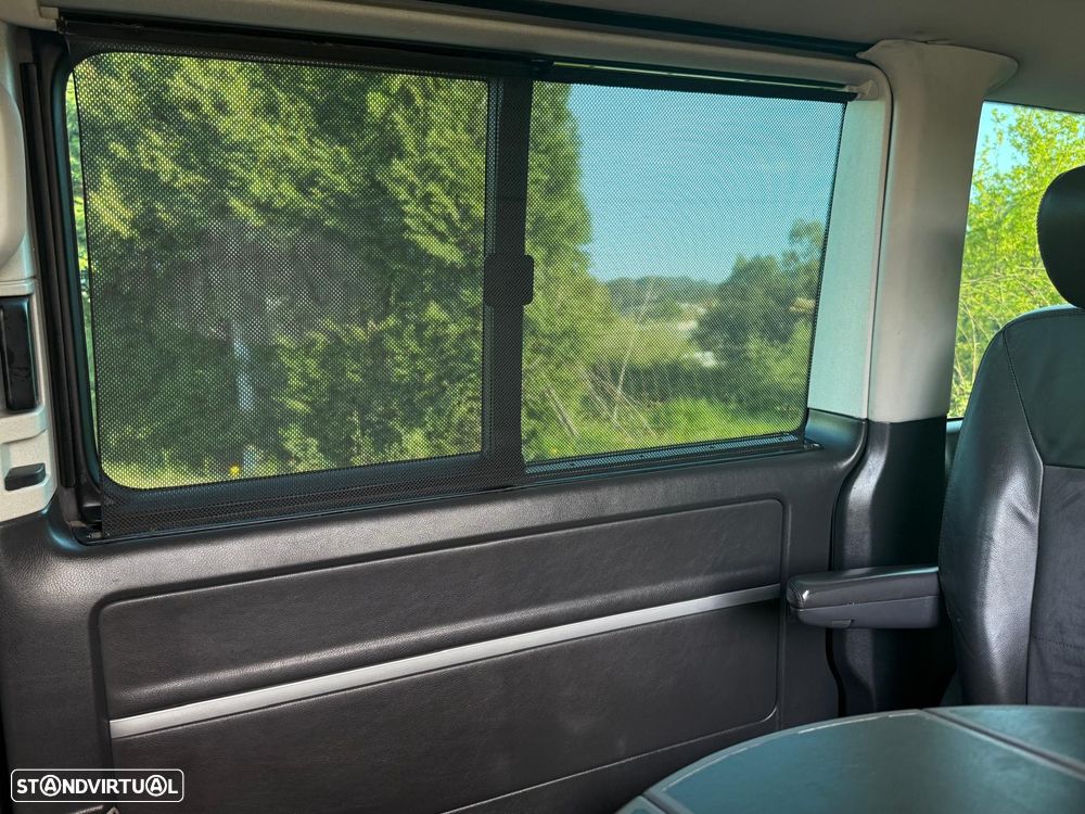 VW Multivan 2.0 TDi 180 Highline BlueMotion - 23