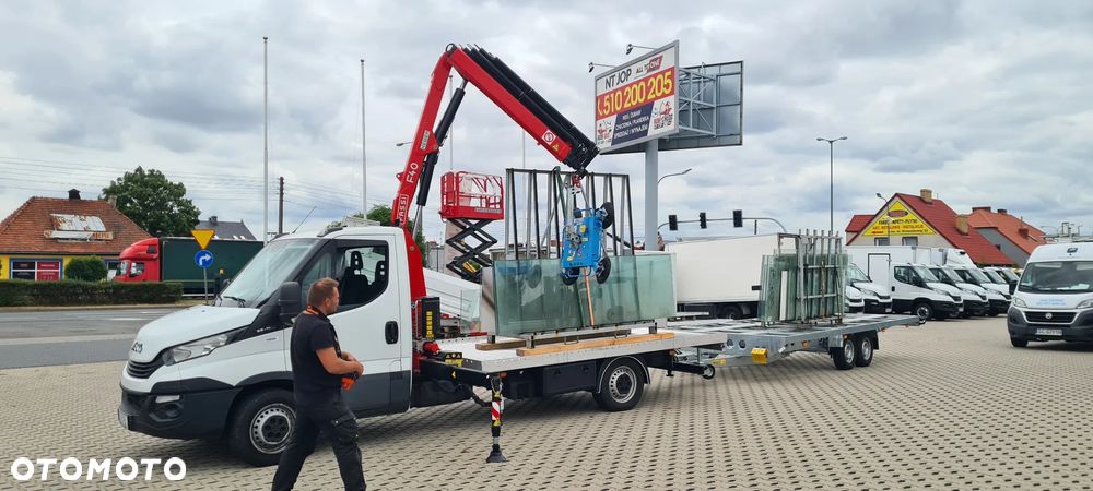 Iveco 35S16 montaż szkła, okien, płyt kamienia. HDS 2020 - 15