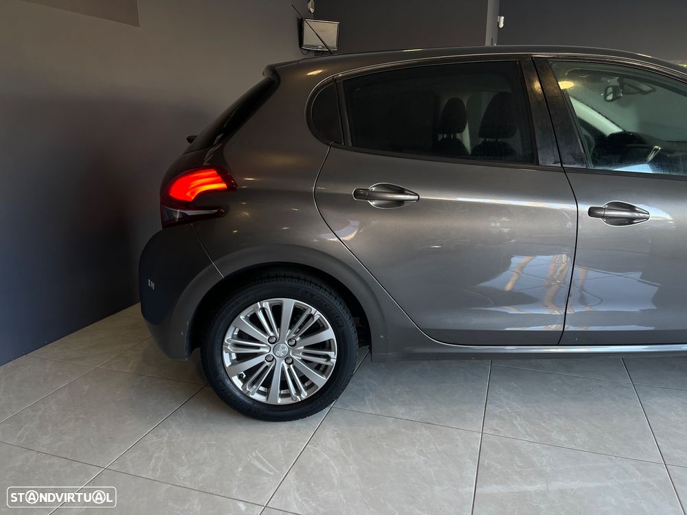 Peugeot 208 1.2 PureTech Signature - 5