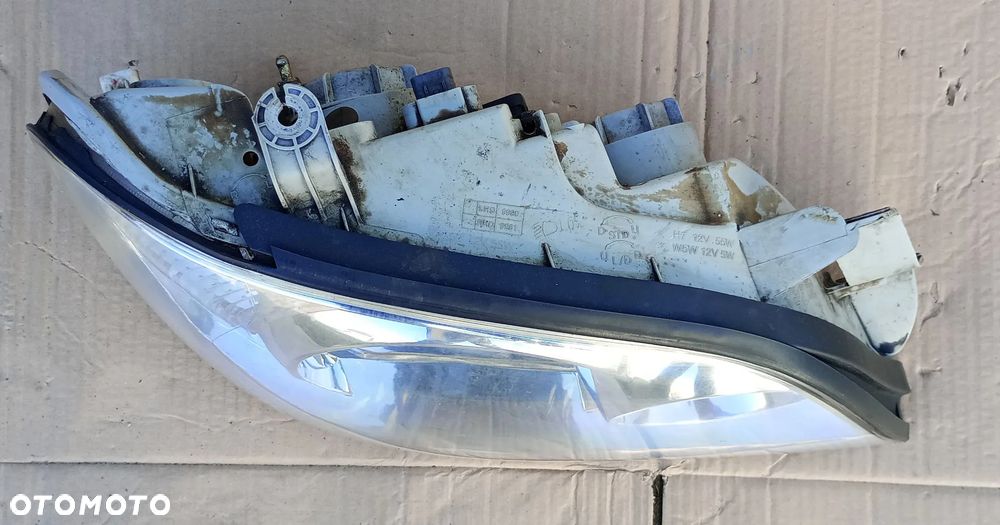 Reflektor prawy Lampa prawa Kia Carnival 2001- - 2