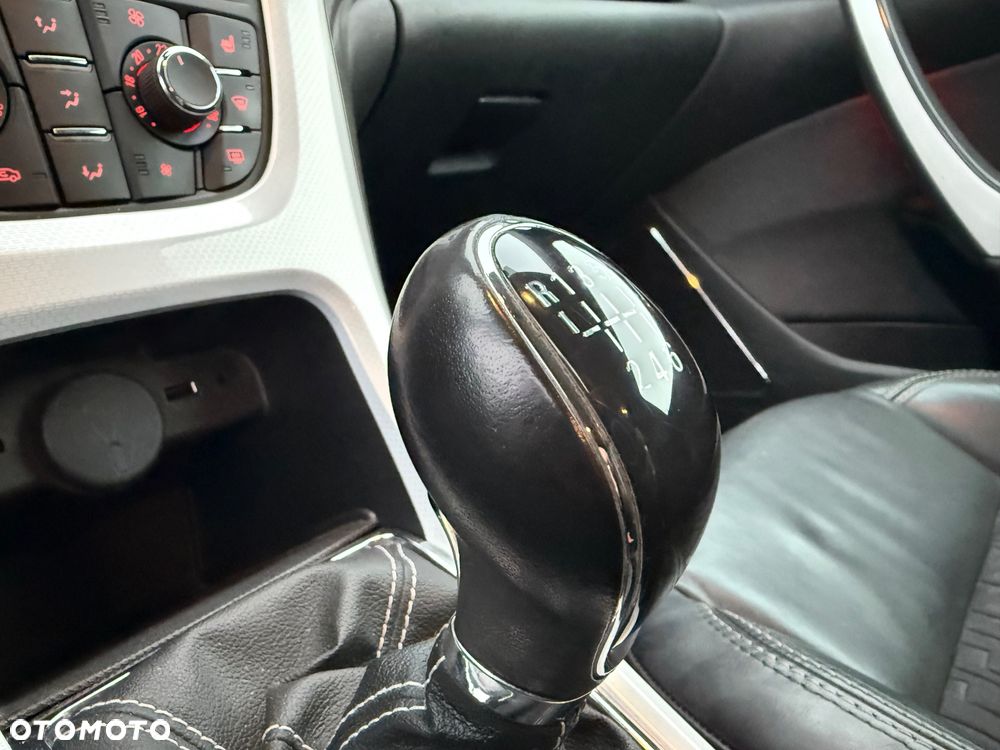 Opel Astra 1.6 Turbo Cosmo - 19