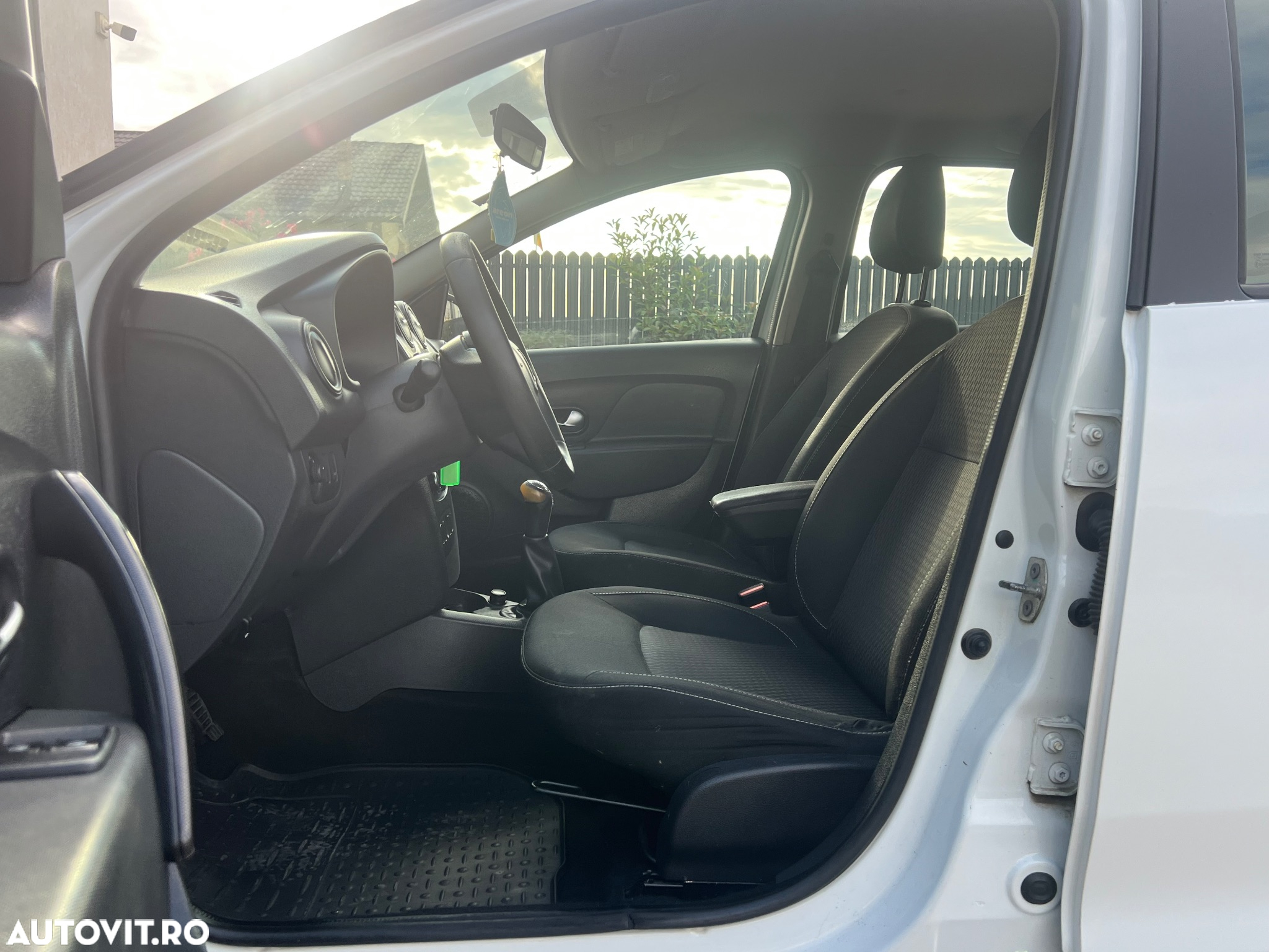 Dacia Logan 1.5 90CP Laureate - 12