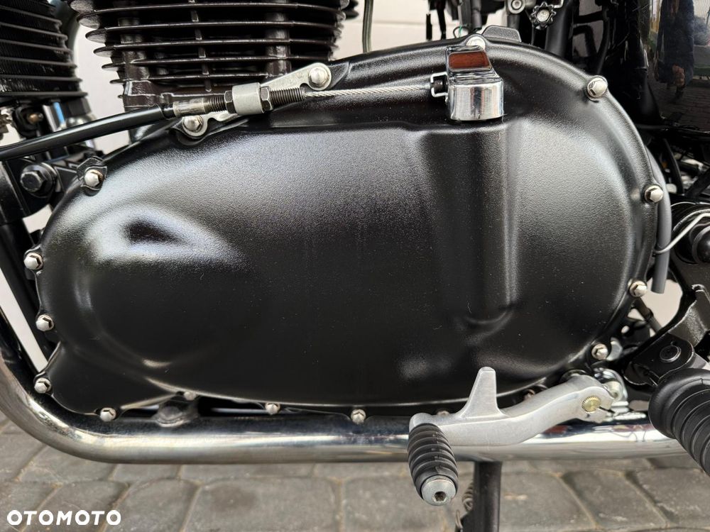 Triumph Bonneville - 30