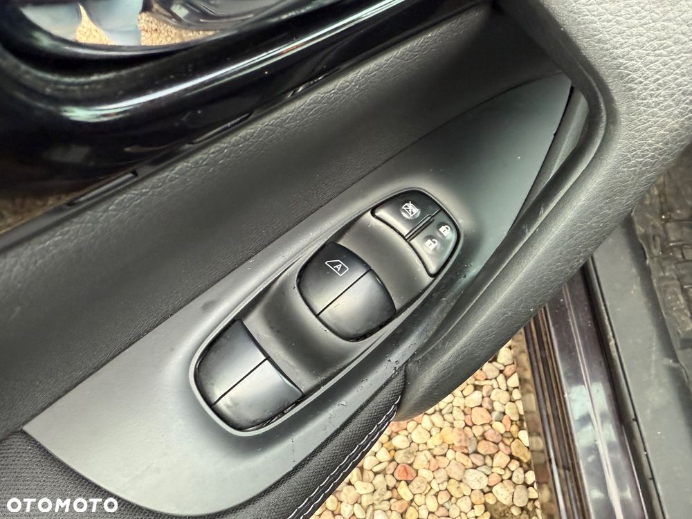 Nissan Qashqai 1.6 DCi Xtronic N-Connecta - 20