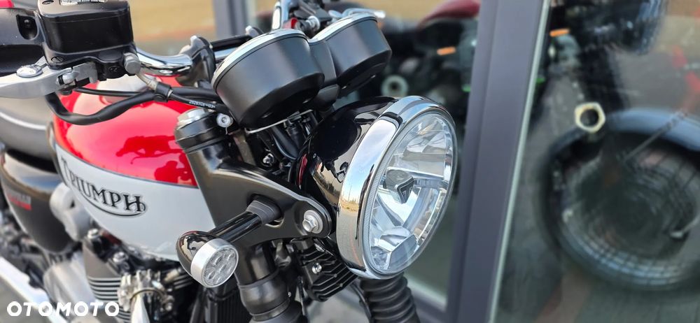 Triumph Bonneville - 14