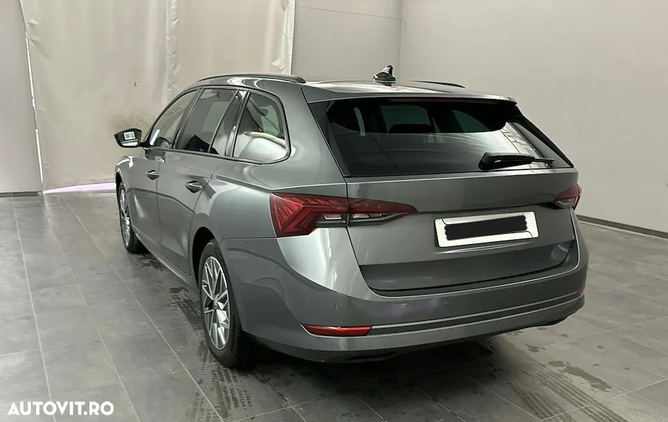 Skoda Octavia Combi 2.0 TDI DSG Sportline - 3