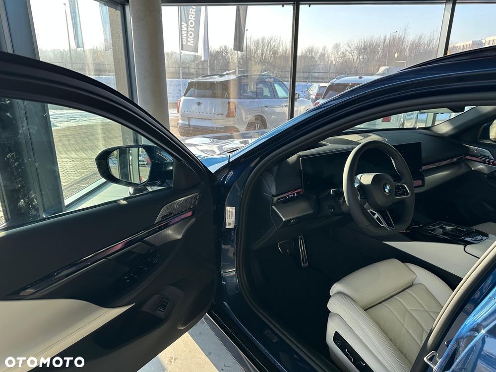 BMW Seria 5 520d xDrive mHEV - 16