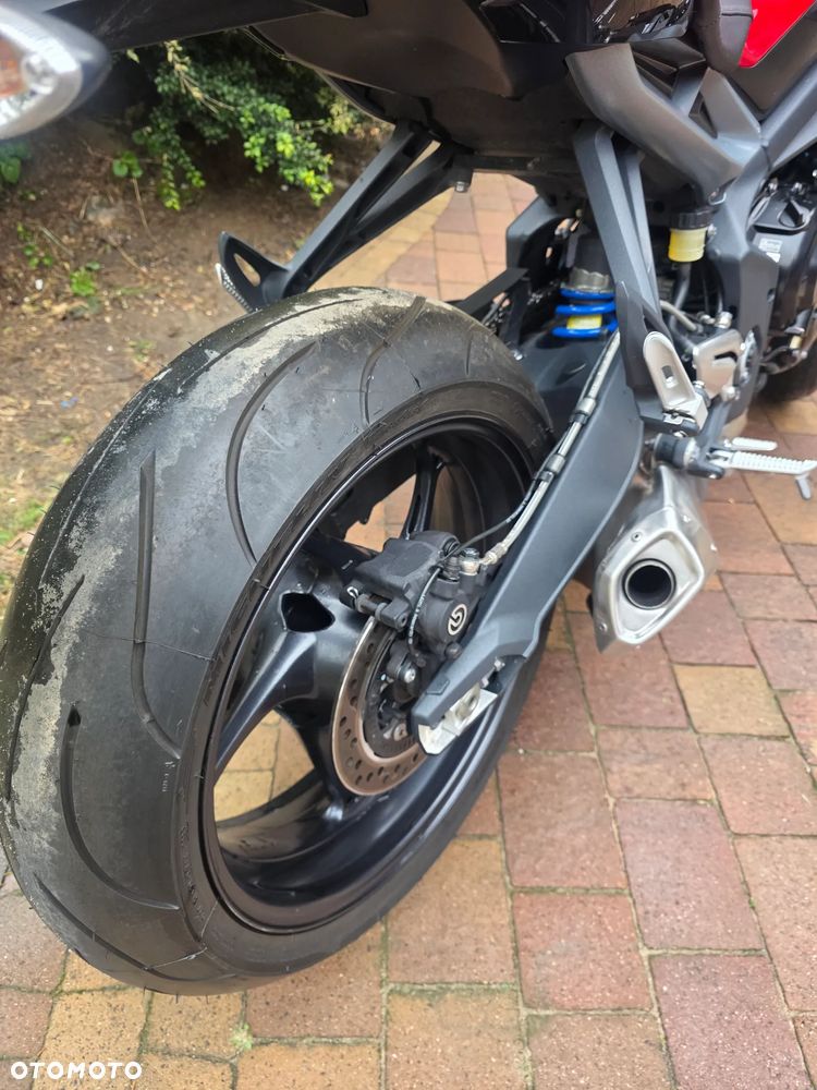 Triumph Street Triple - 10