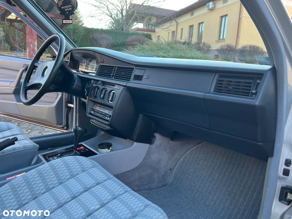 Mercedes-Benz W201 (190) - 33