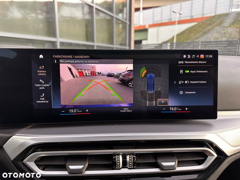 BMW Seria 3 330e Touring xDrive M Sport - 23