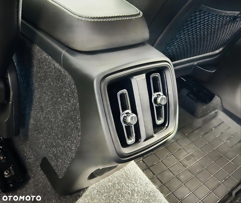 Volvo XC 40 T5 AWD R-Design - 18