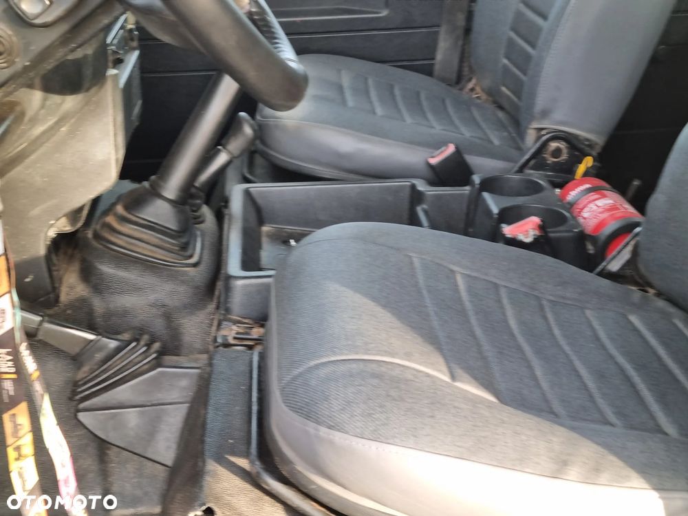 Land Rover Defender 2.2 TD4 SE - 25