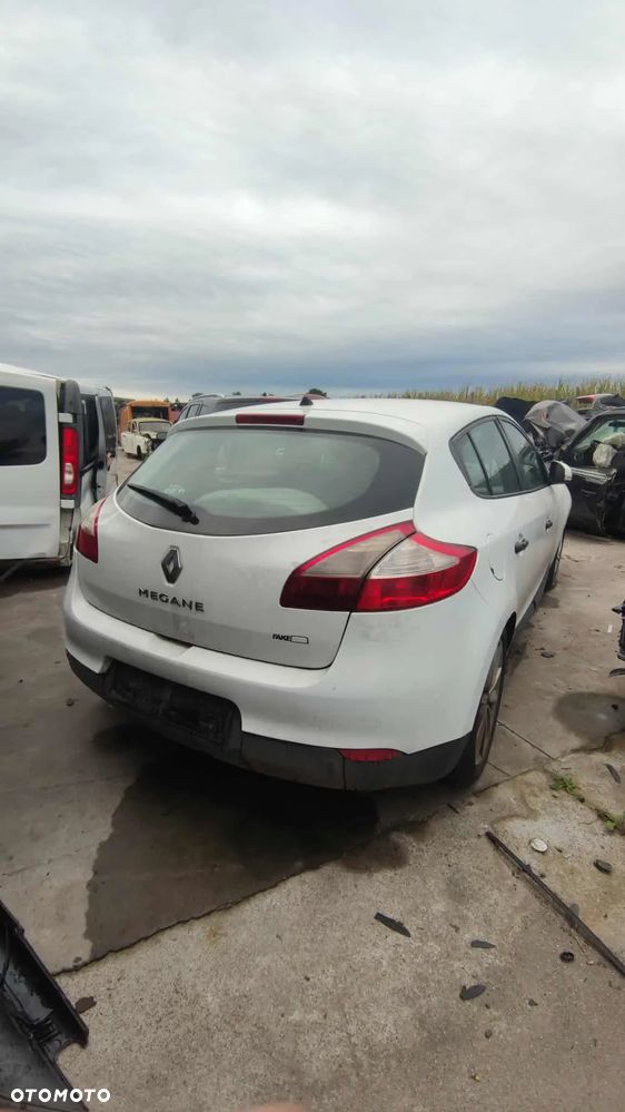 RENAULT MEGANE III liftback 2009 1.5 dCi 106 KM K9K 832 - 3