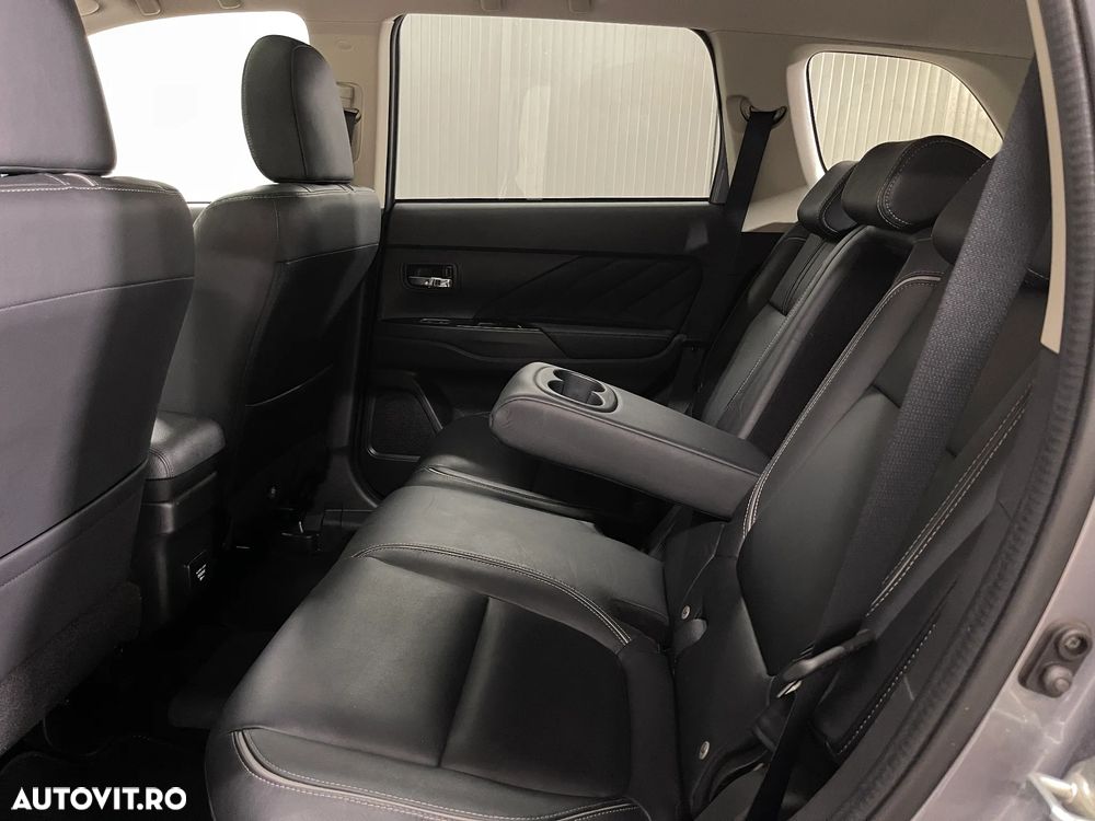 Mitsubishi Outlander 2.0 4WD Top - 13