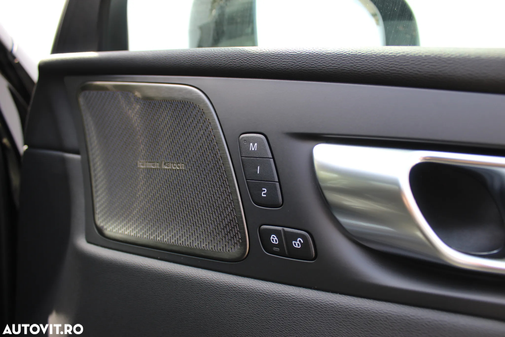 Volvo XC 60 T8 AWD AT PHEV Plus Black Edition - 10