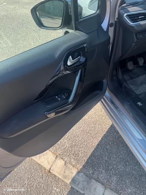 Peugeot 208 1.2 PureTech Allure - 16