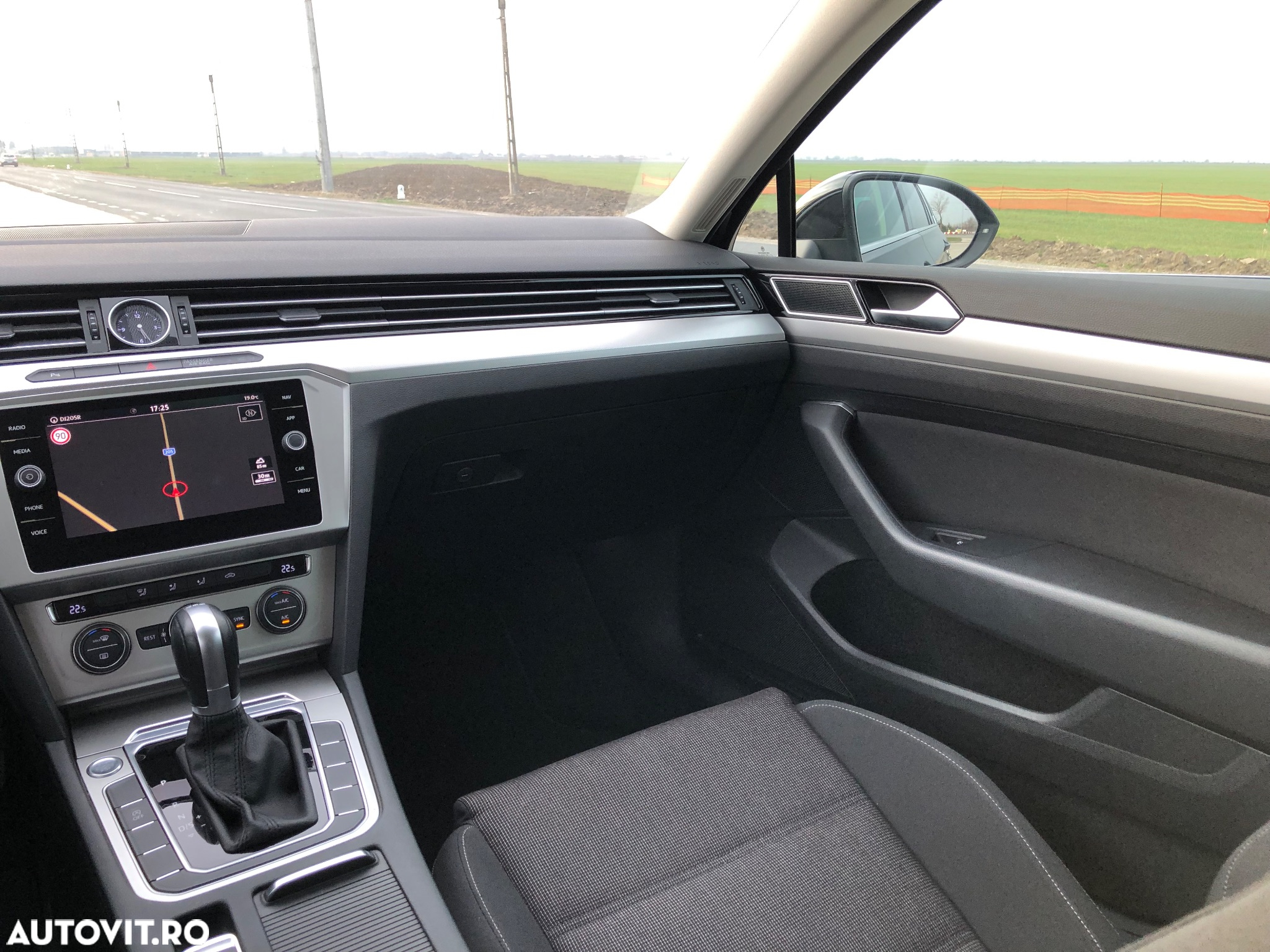 Volkswagen Passat Variant 1.6 TDI SCR DSG Business - 17