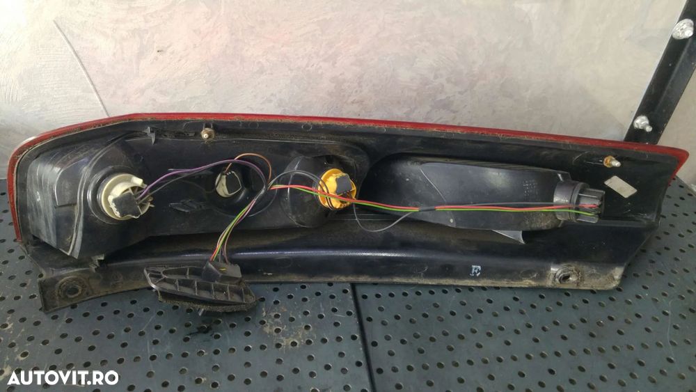 Stop tripla lampa dreapta ford fiesta 5 jh jd 6s6113404b - 2