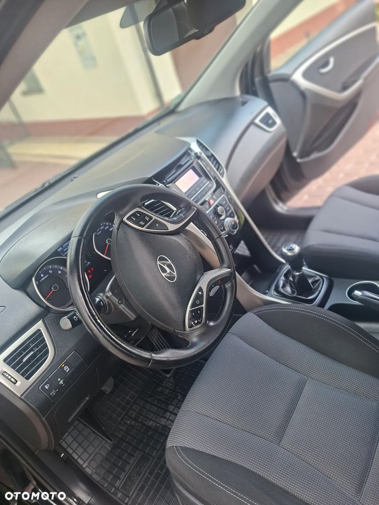 Hyundai i30 blue Kombi 1.6 GDi Trend - 17
