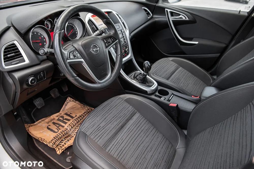 Opel Astra 1.6 T SIDI Cosmo S&S - 15