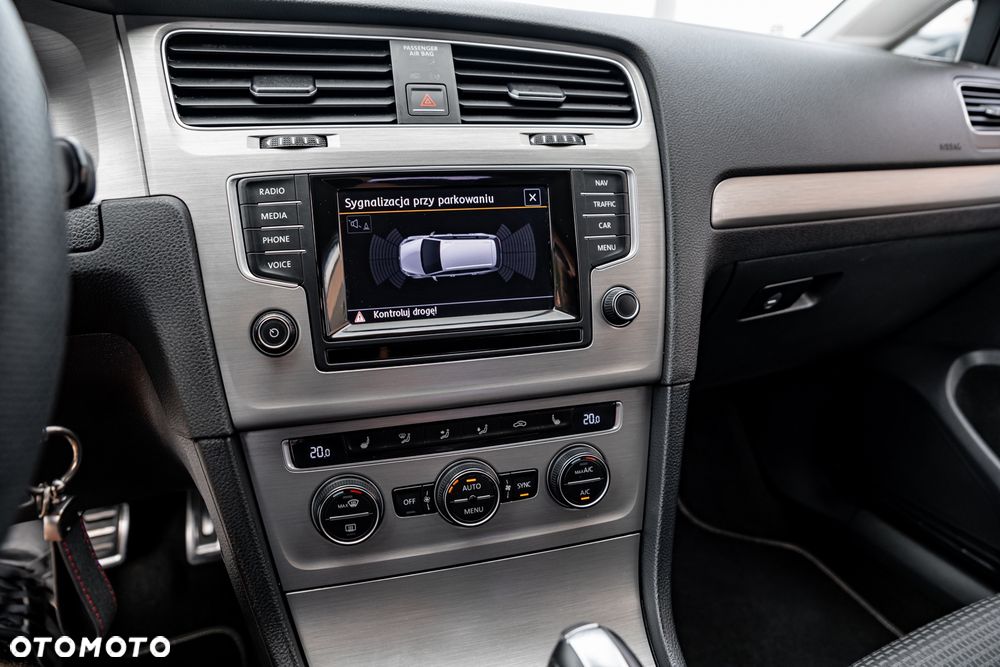Volkswagen Golf 2.0 TDI BlueMotion Technology DSG Highline - 12
