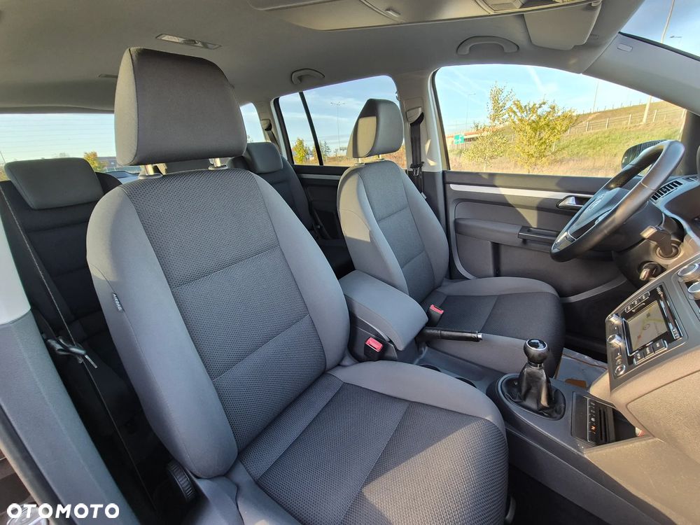 Volkswagen Touran - 27