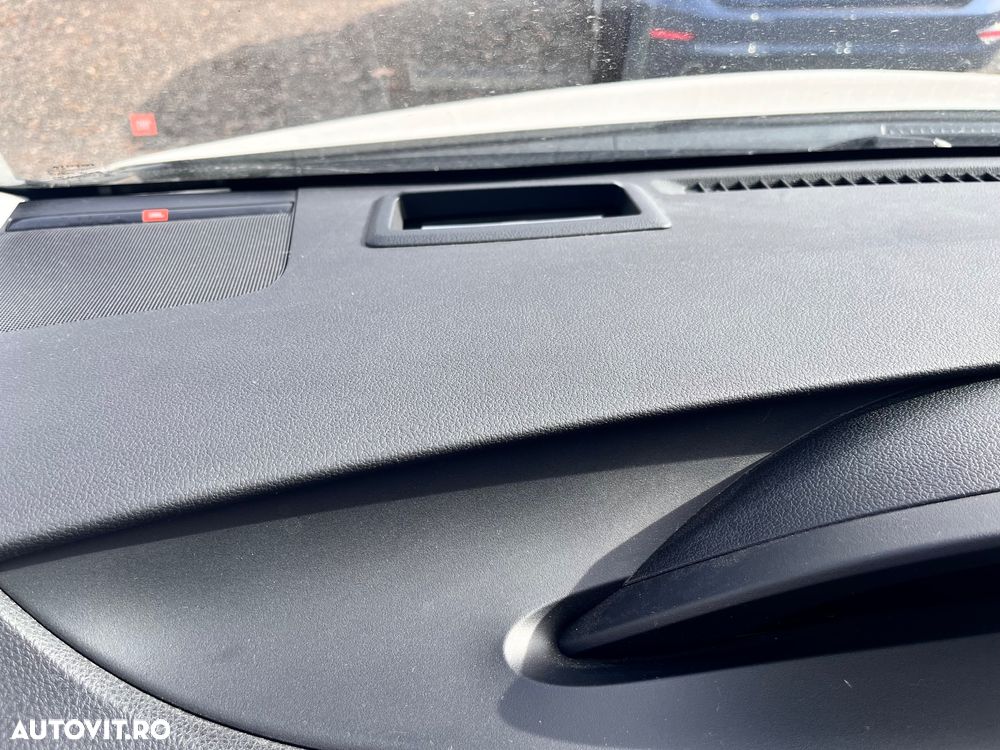 Toyota Prius (Hybrid) Sol - 15