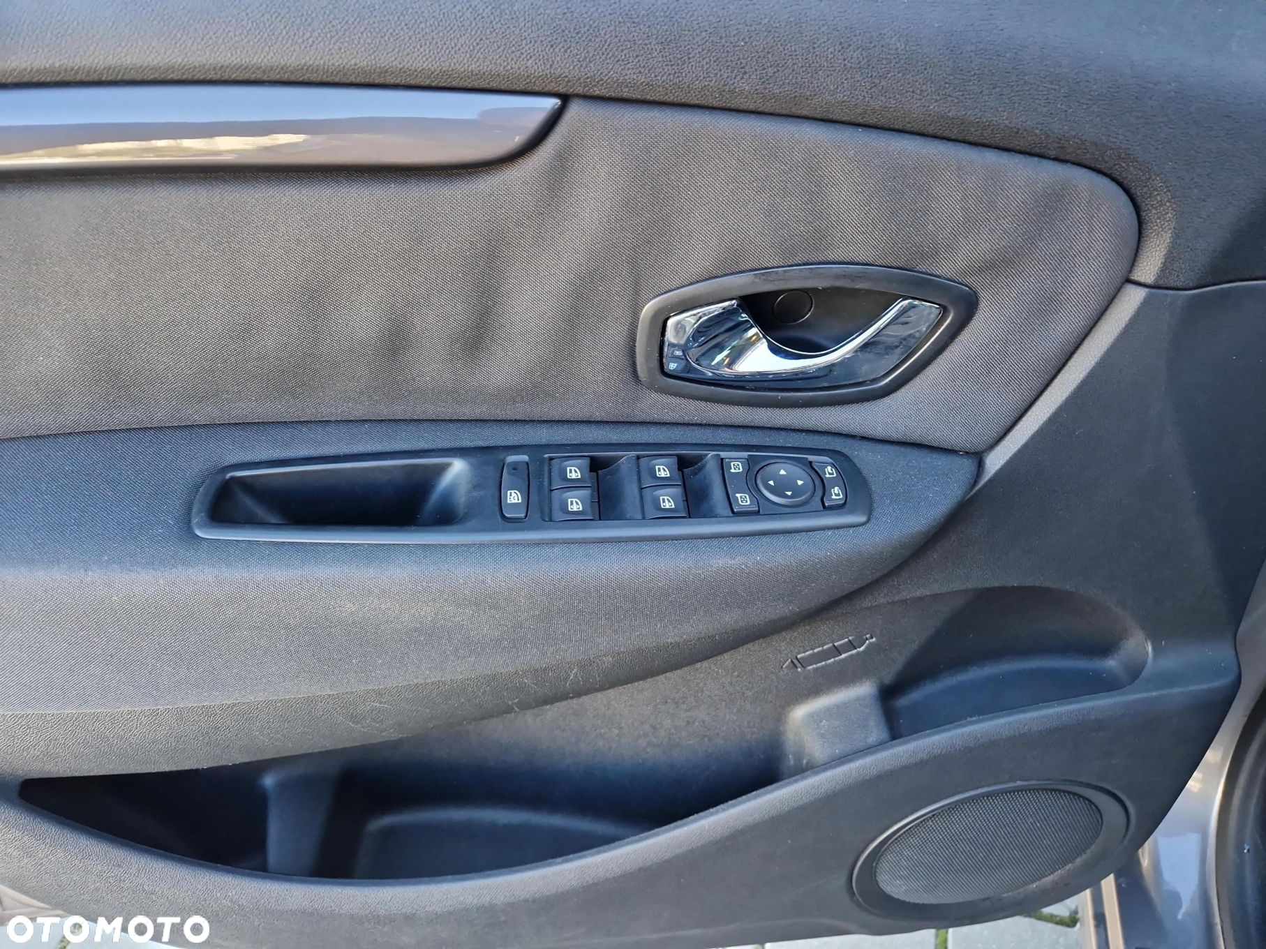 Renault Grand Scenic - 10