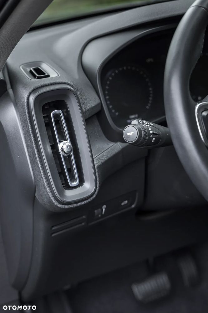 Volvo XC 40 T3 Momentum Core - 21