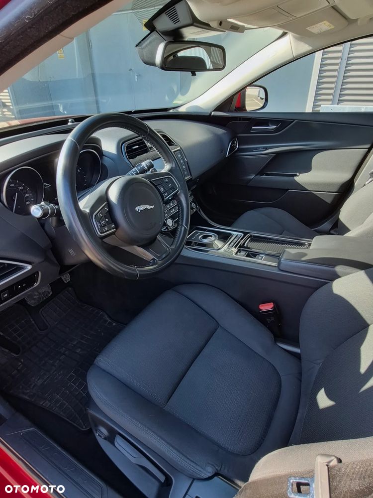 Jaguar XE 2.0 T Pure - 8