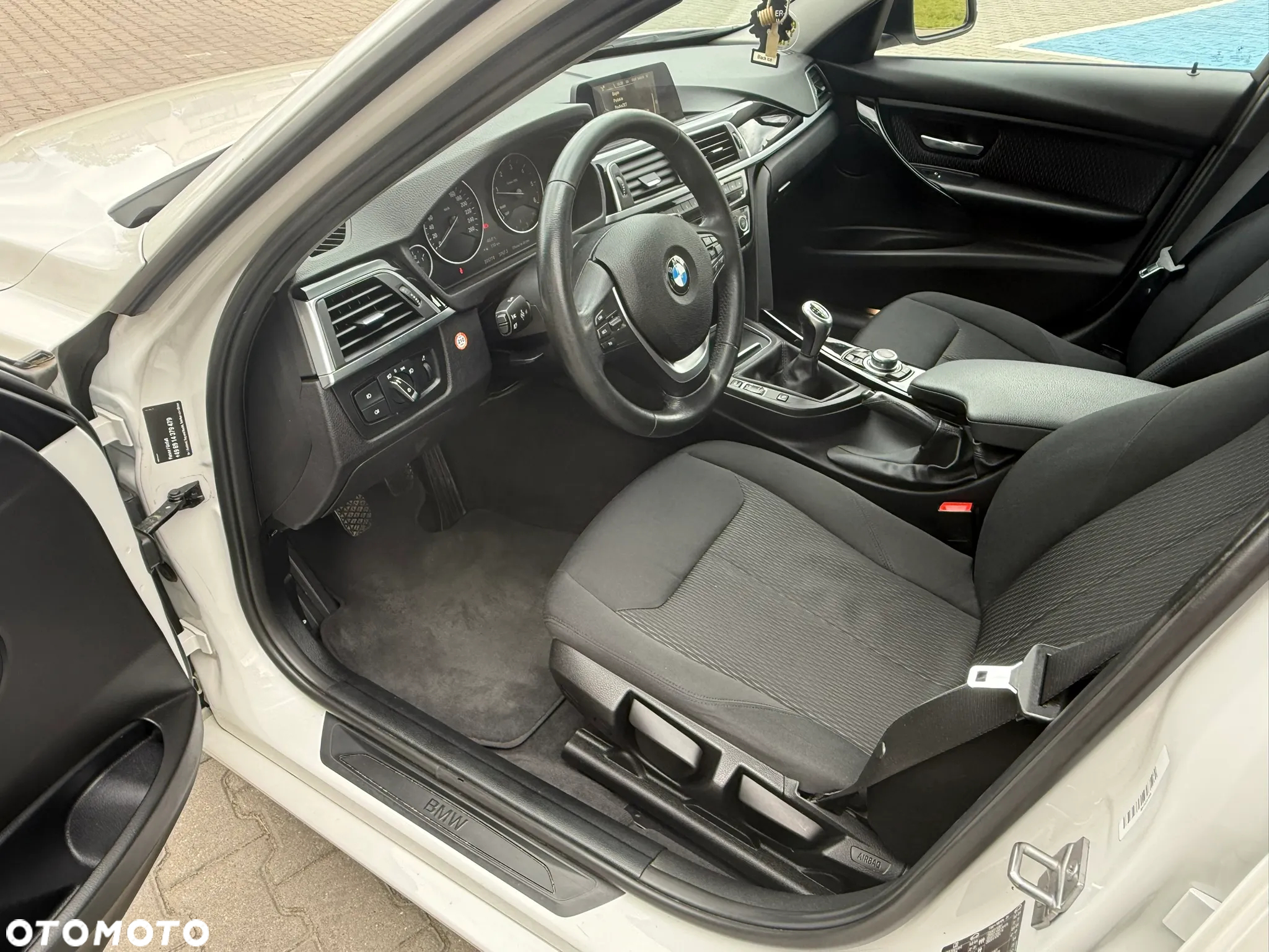 BMW Seria 3 318d Sport Line Shadow - 22