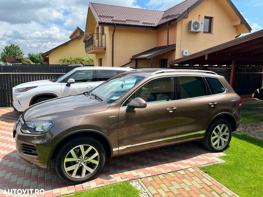 VOLKSWAGEN Touareg