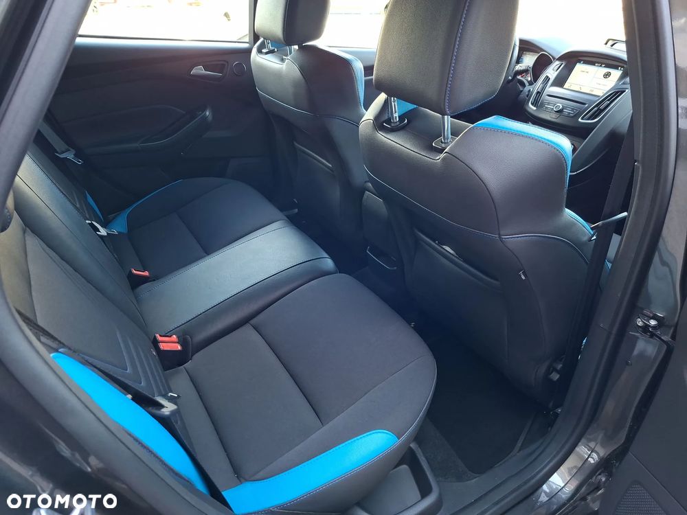 Ford Focus - 32