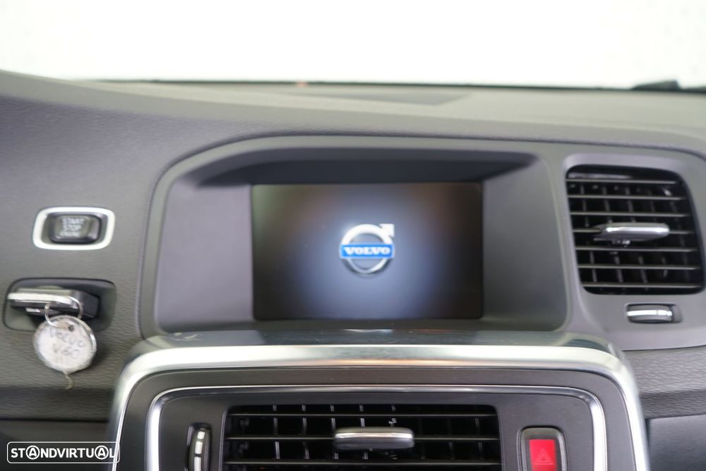 Volvo V60 2.4 D6 Summum AWD Phev - 33