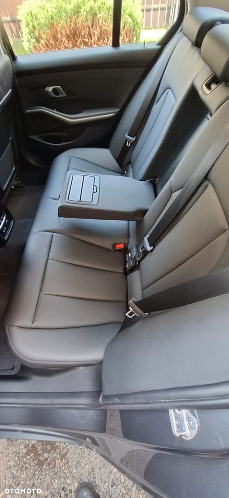 BMW Seria 3 318d - 4
