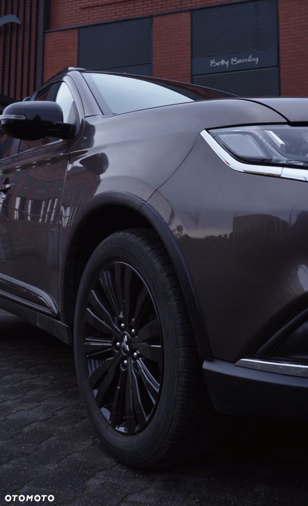 Mitsubishi Outlander - 22