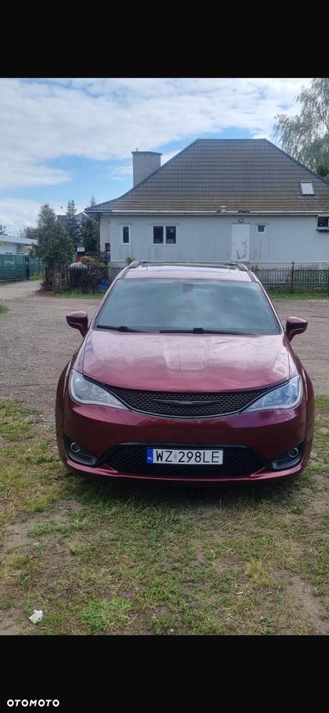 Chrysler Pacifica - 2