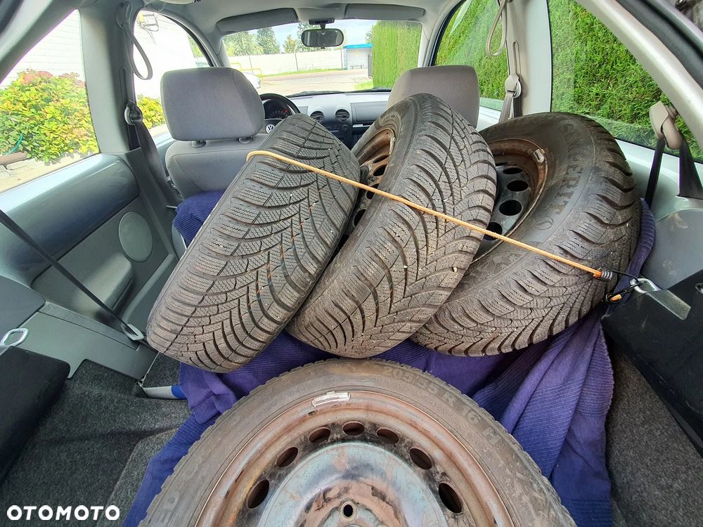 Volkswagen New Beetle - 19