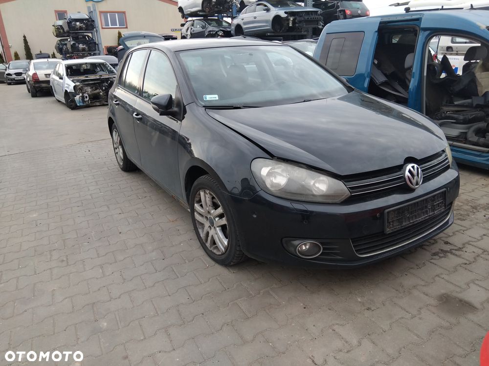 VW Golf 6 VI z silnikiem 2,0 TDI ozn. CBA i skrzynią manualną ozn. KRM lak LC9X - 1