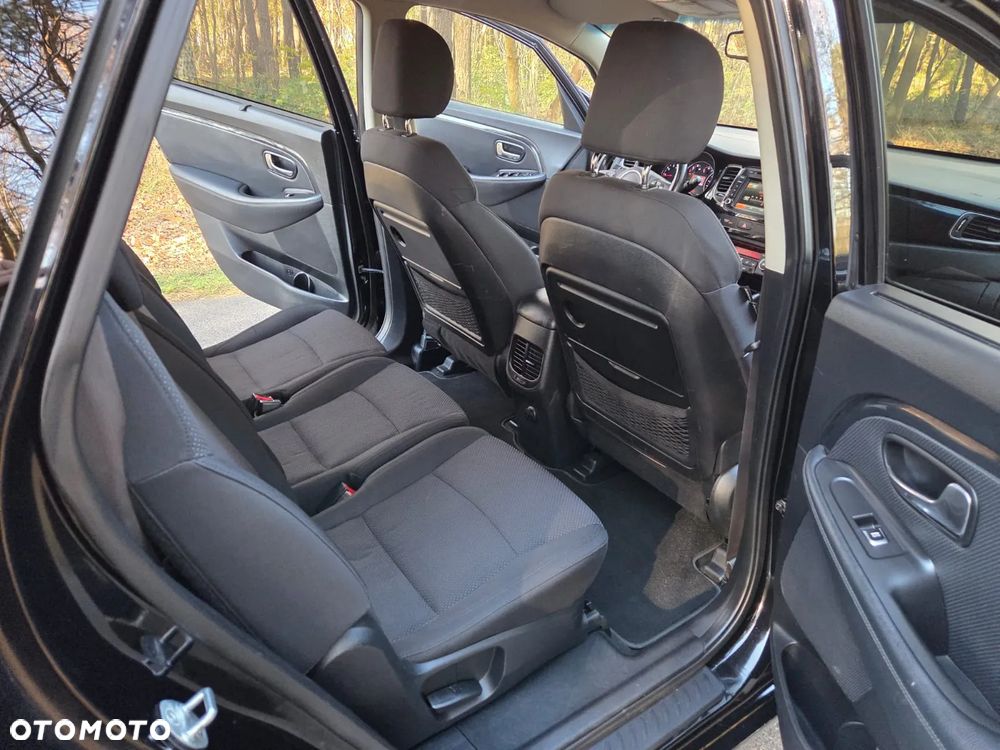 Kia Carens 2.0 GDI Edition 7 - 22