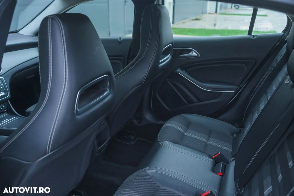 Mercedes-Benz GLA 200 7G-DCT SCORE! - 17
