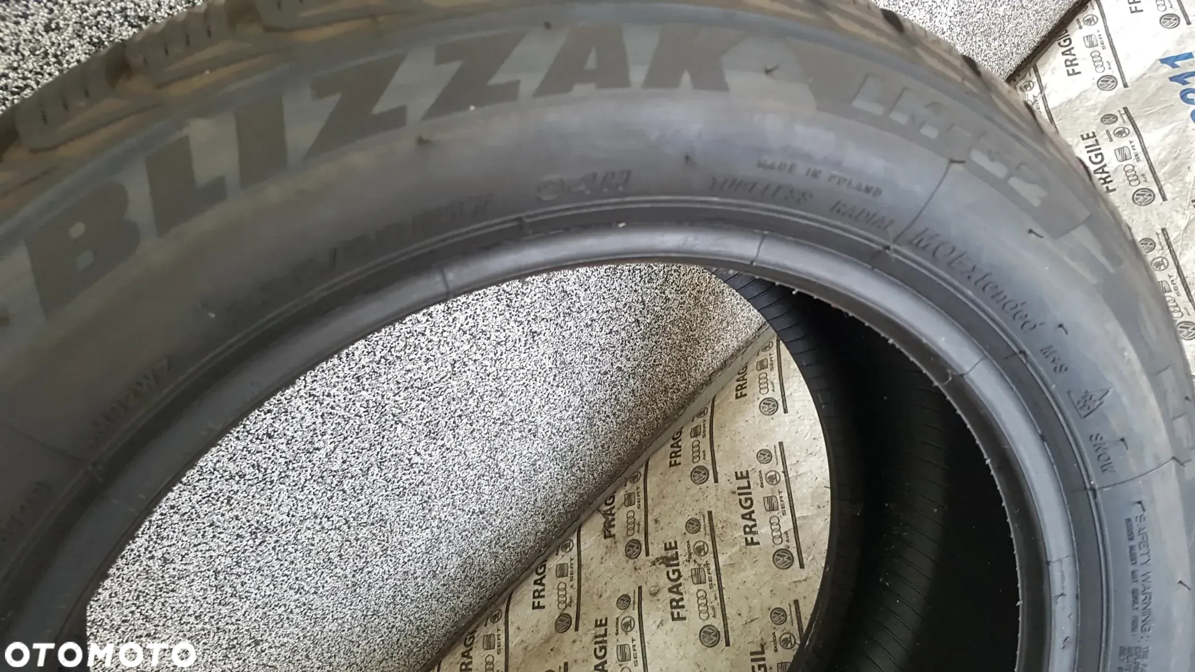 BRIDGESTONE BLIZZAK LM-32 RFT  225/50R17  225/50/17 - 5