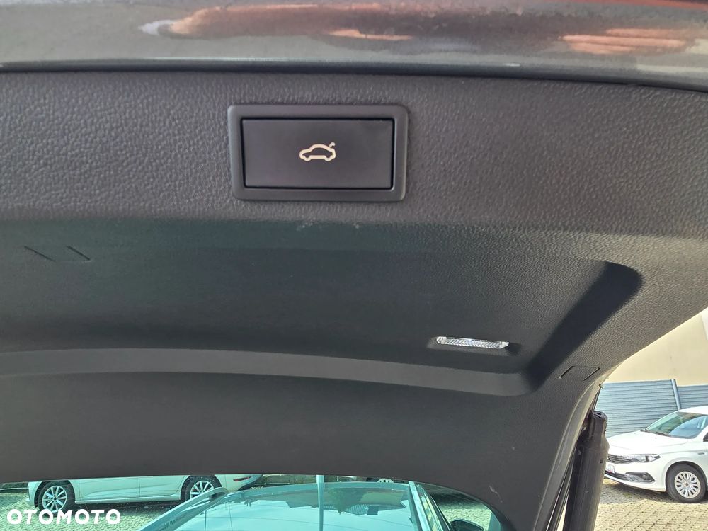 Skoda Superb 2.0 TDI SCR Style DSG - 38